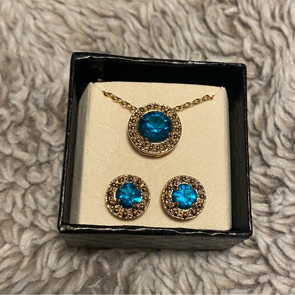 AVON Necklace And Earrings Set Blue & Silver